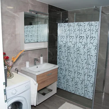Apartma Lara