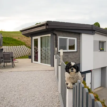 Apartma Lara شقة *