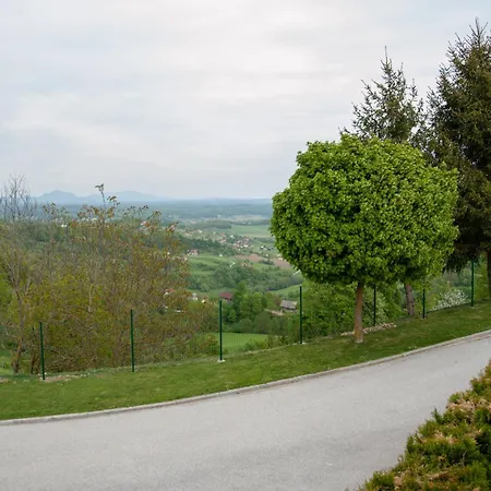 아파트 Apartma Lara Lesicno