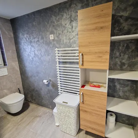 Apartma Lara *