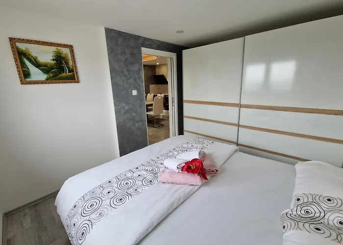 アパート Apartma Lara