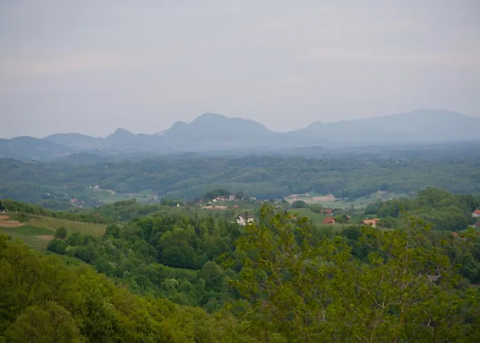 Apartma Lara アパート Lesično