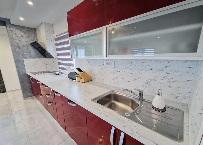 アパート Apartma Lara